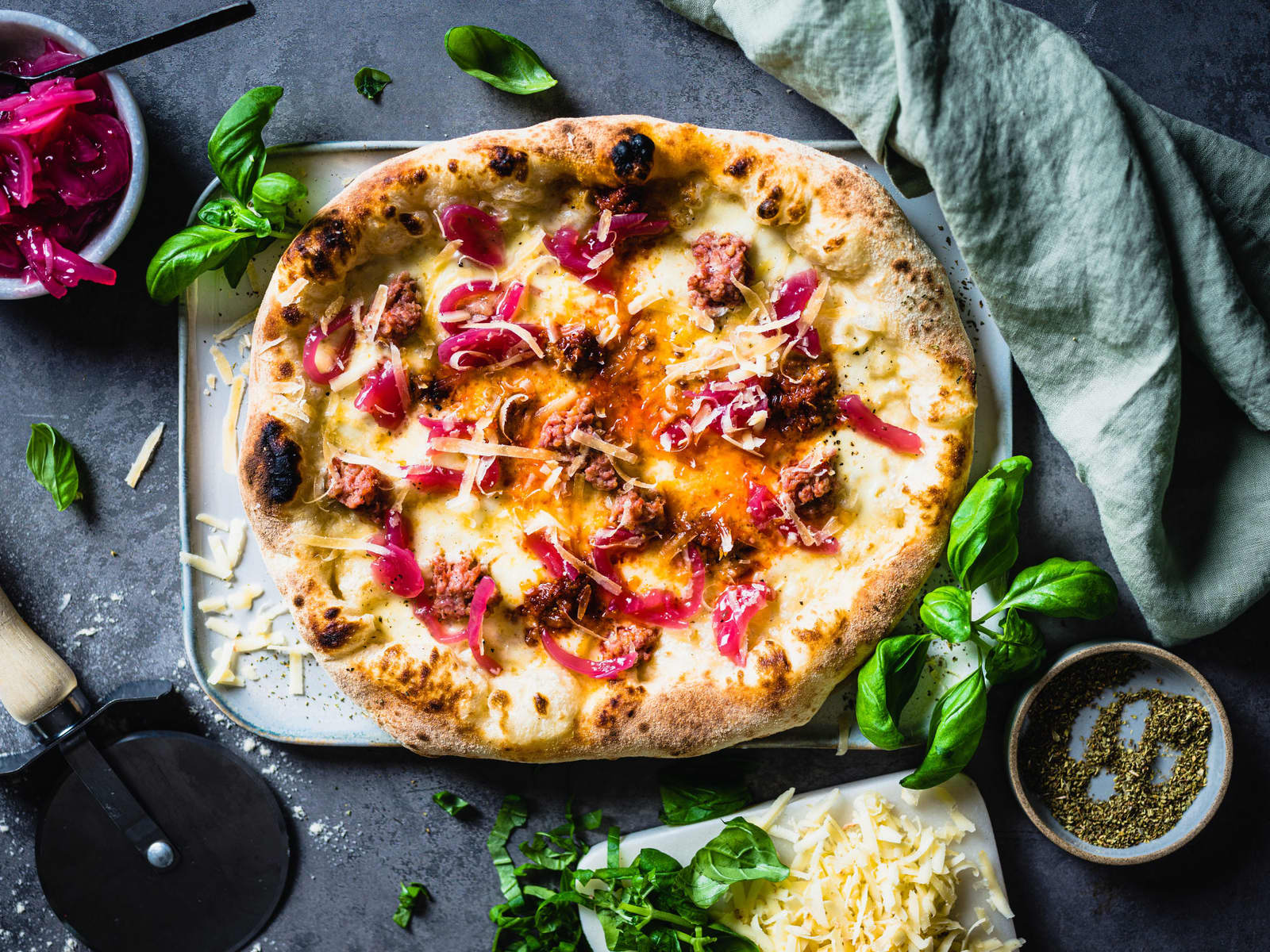 Hvit pizza med nduja og salciccia