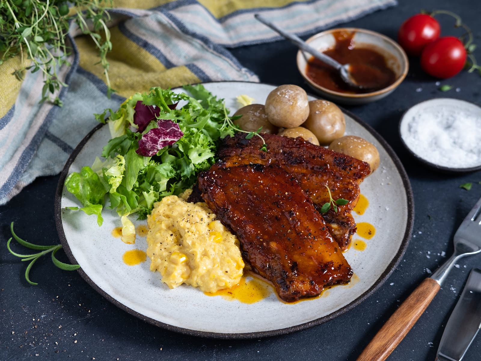 Grillribbe med maisstuing