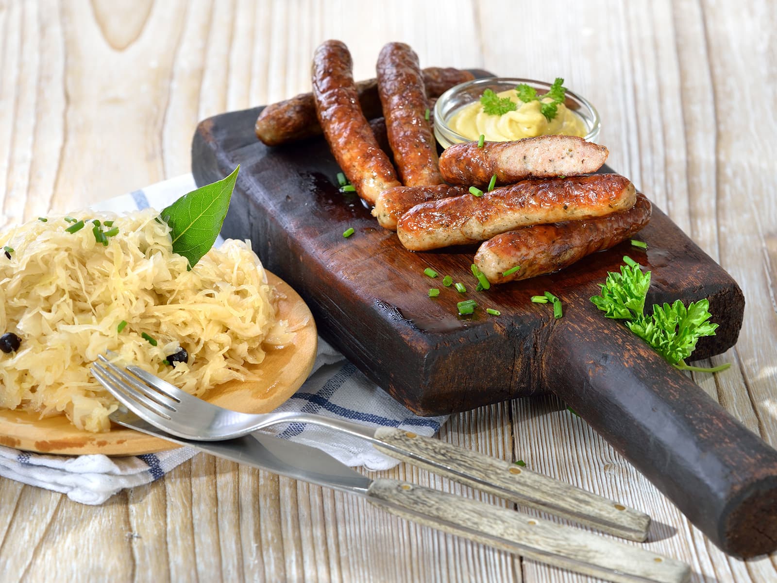 Bratwurst og sauerkraut