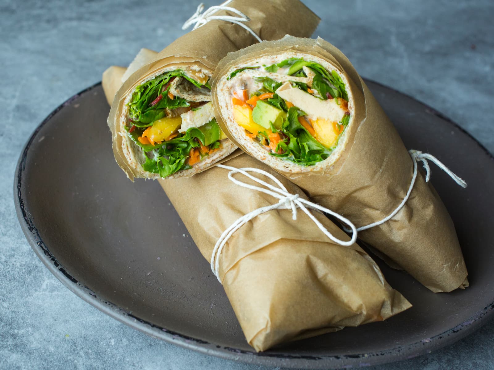 Grove wraps med kylling, avokado og mango