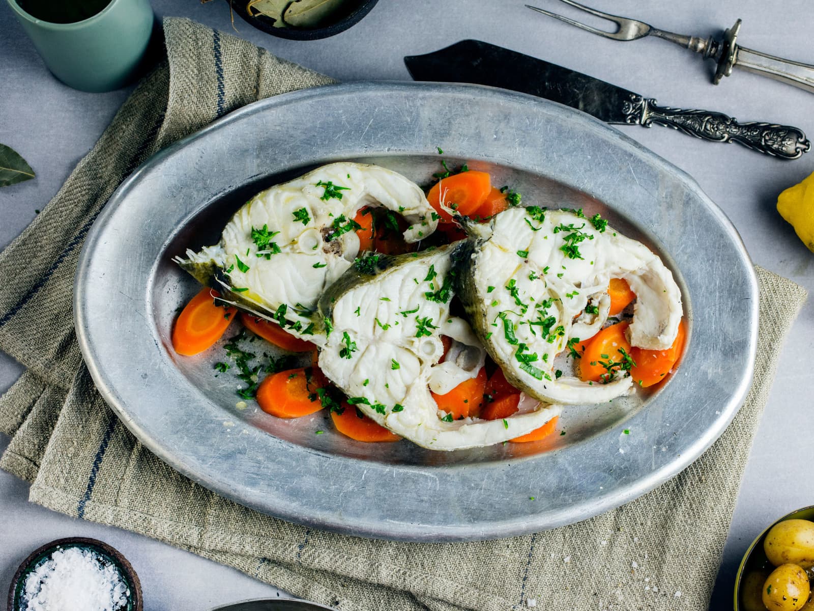 Skrei med gulrøtter og smørsaus