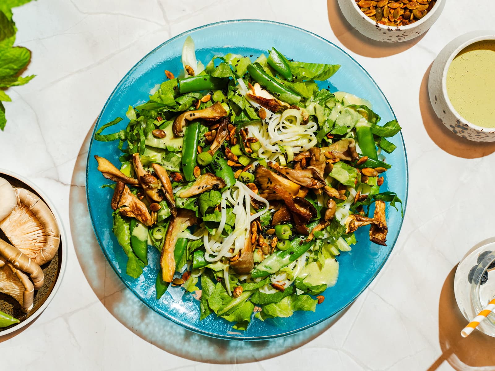 Asiatisk nudelsalat med østerssopp