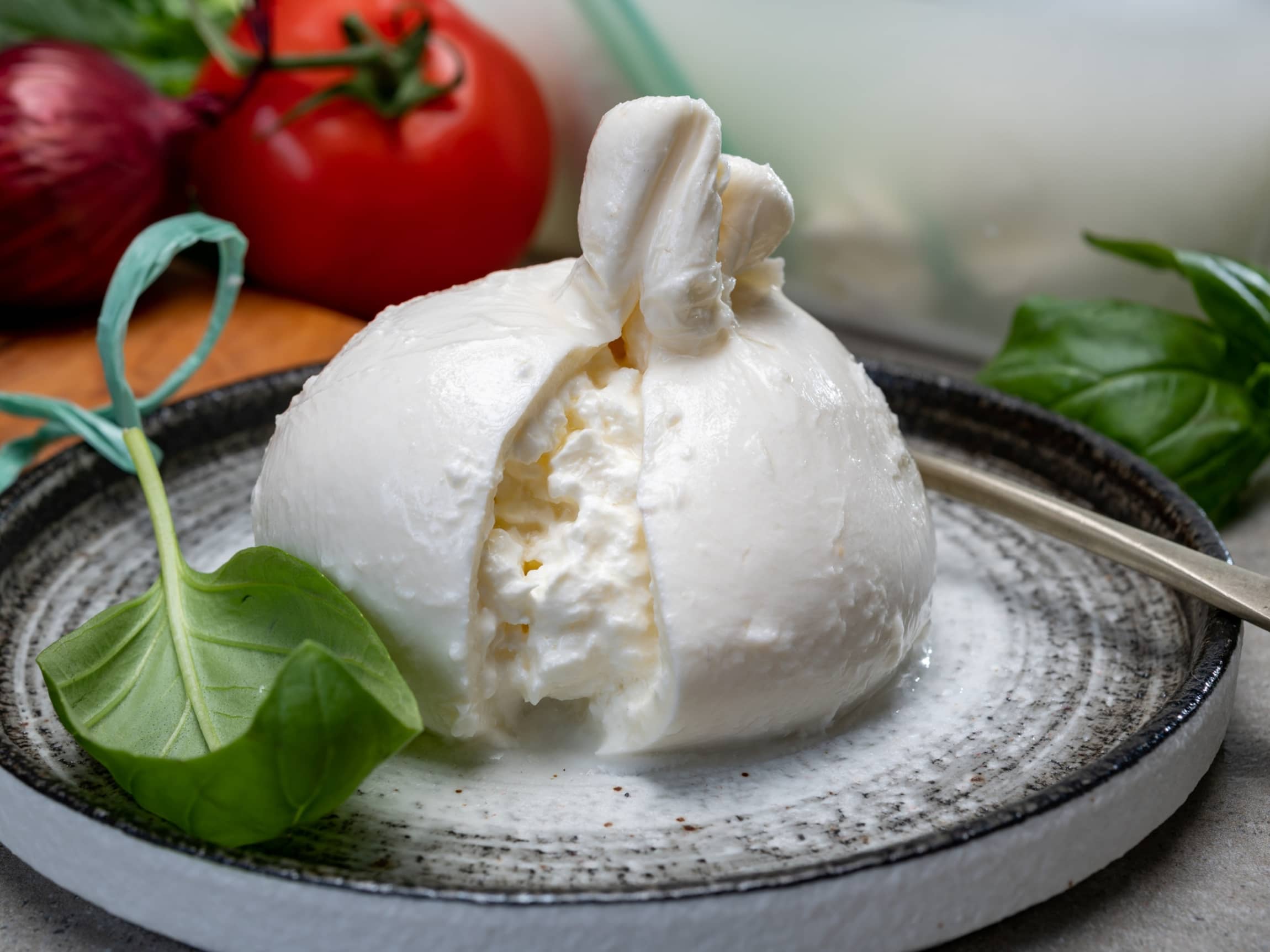 Alt om burrata | Oppskrifter og tips | Kjøp burrata hos MENY