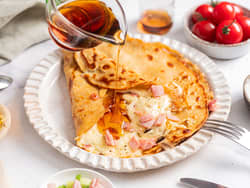 Grove pannekaker med ost og skinke
