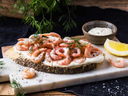 Klassisk rekesmørbrød