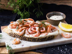 Klassisk rekesmørbrød