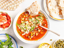 Hjemmelaget tomatsuppe med kikerter og feta