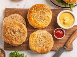 Hjemmelagde hamburgerbrød