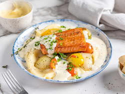 Ovnsbakt laks med kremet saus