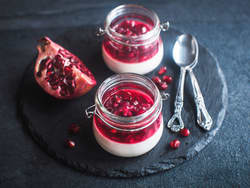 Panna cotta med granateplesirup