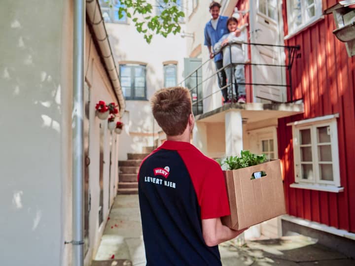 Bor du i høyden? Ikke noe problem, vi bærer varene opp.