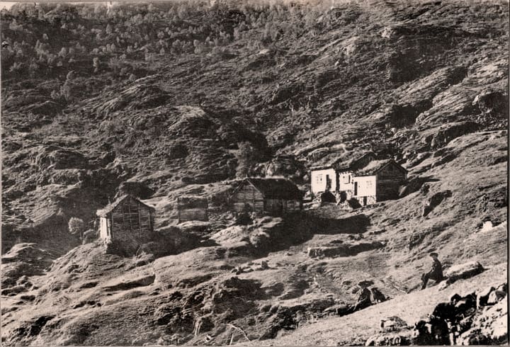 Fjellgarden Lundal under Folgefonna på nordsiden av Åkrafjorden