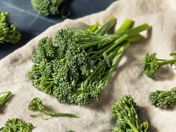 Brokkolinien frister med sin milde sødme og supergrønne kraft 