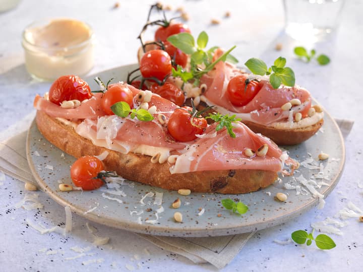 Spekeskinke kan brukes i de fleste måltider, men er spesielt god på en knasende sprø bruschetta