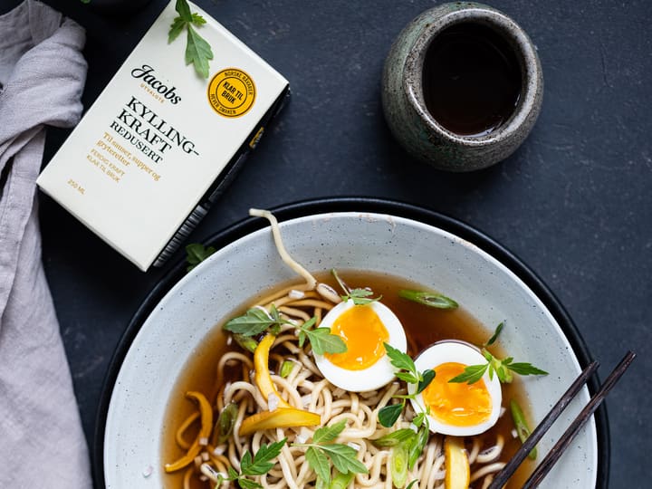 Jacobs Utvalgte kraft og sauser har vært ekstremt populære - og med god grunn. Begge kokes på gode råvarer, akkurat slik kokkene gjør det.