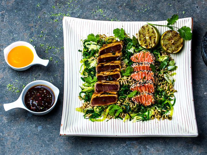 Tunfisk Tataki skal kun brunes godt på hver side og ha en helt rå kjerne. Smakfullt og skikkelig saftig!