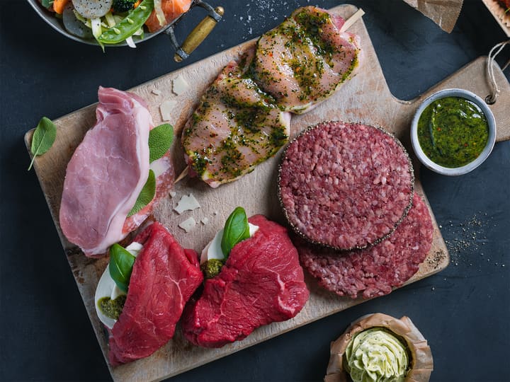 I kjøttdisken finner du mange spennende spesialiteter og sesongvarer