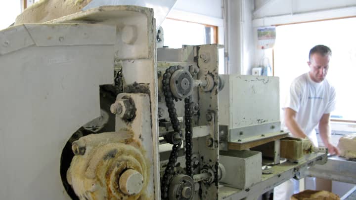 Flatbrødlinjen har maskindeler som er over 100 år gamle