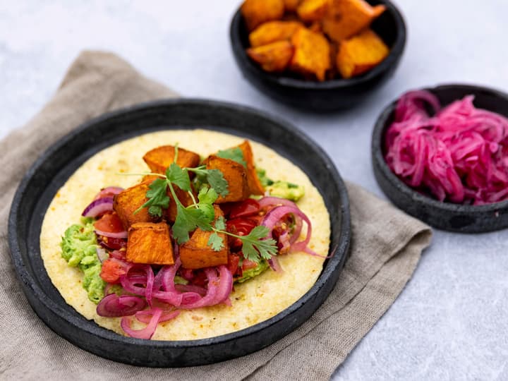 Prøv gresskar i tacoen istedenfor kjøtt! Med godt tacokrydder blir dette en ny favoritt på fredagskvelden.