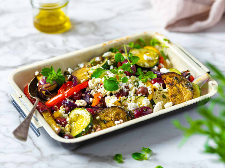 Squash er alltid godt sammen med middelhavsgrønnsaker som tomat og aubergine. Lag en nydelig grønnsaksform som et godt tilbehør til kjøtt, eller hva med en digg grønnsakslasagne?