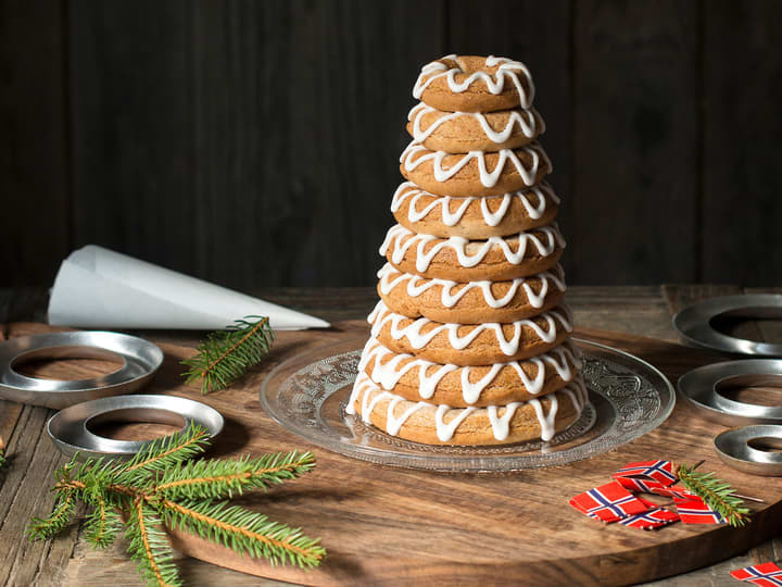 En klassisk kransekake slår aldri feil på et kakebord.