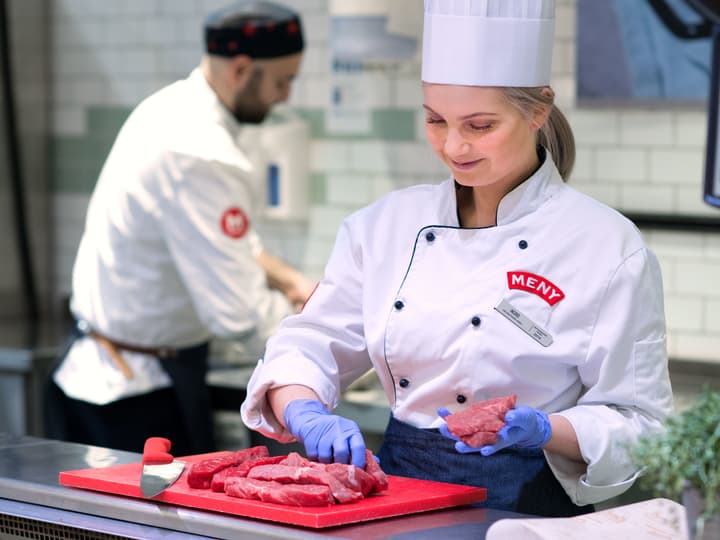 Lurer du på hva du skal velge, eller rett og slett ønsker tips og råd til hvordan du steker den perfekte biffen, er det bare å spørre en av våre mange kokker eller butikkslaktere.