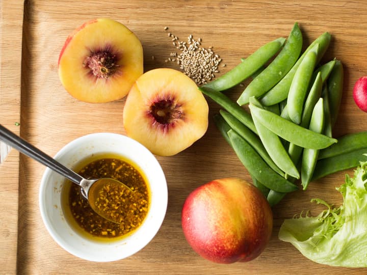 Nektarin kan du fint bruke til varme retter, og smaker spesielt godt med røkt og salt kjøtt som bacon eller røkte svinekoteletter