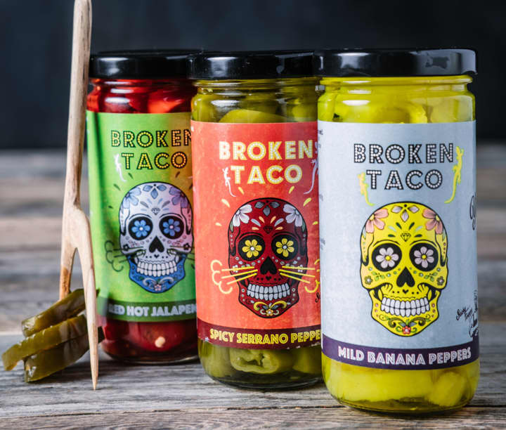 Du finner en smaksstyrke som passer alle. Broken Taco går fra mildt til kruttsterkt tilbehør!