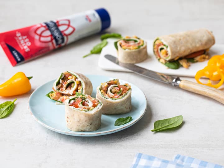 Lefser er ekstra godt med smakfull smøreost og friske grønnsaker.