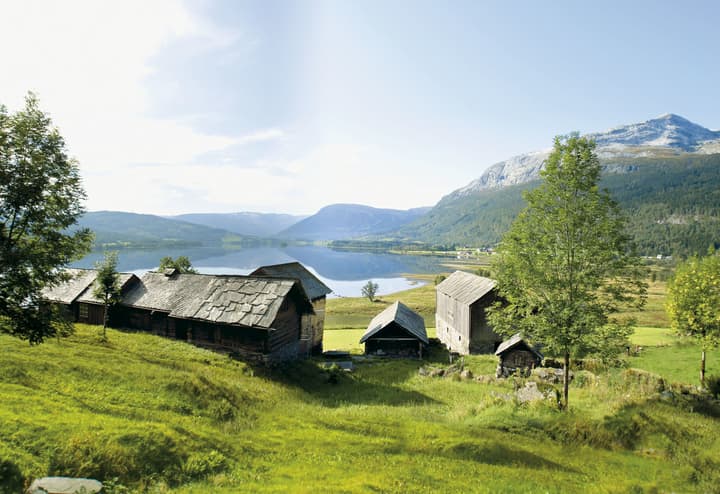 Hordaland er preget av høye fjell og dype fjorder - her fra Vossakjøt.