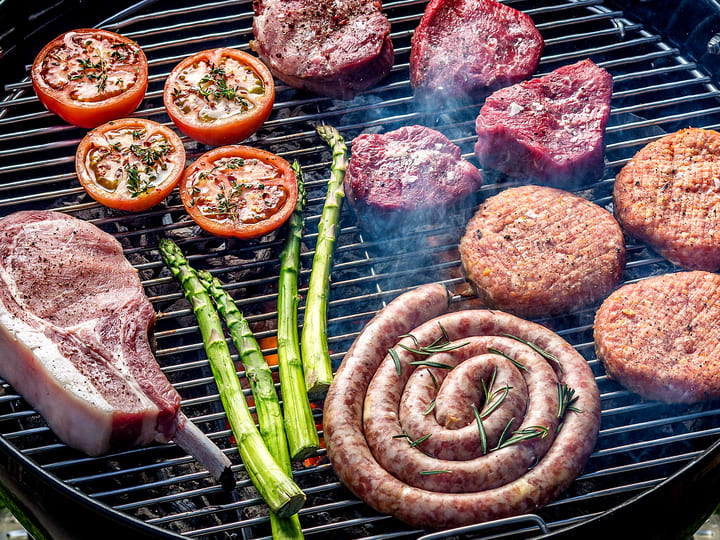 Burger blir best på grillen, men du kan også steke dem i pannen.