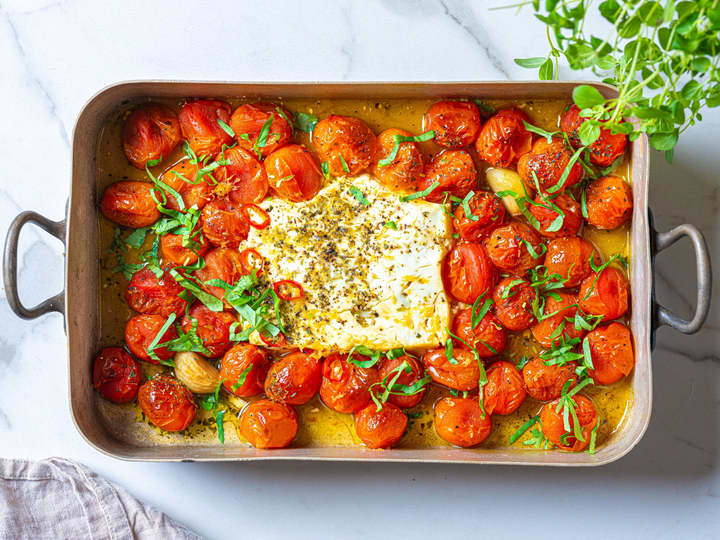 Fetaost blir ekstra god oppvarmet, og holder fasongen godt. Den kan likevel enkelt moses med en gaffel og blandes i maten.