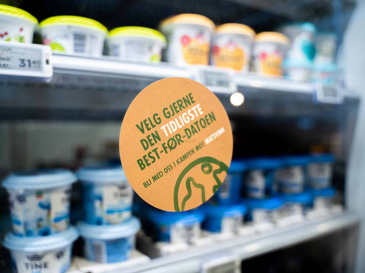 Om du kjøper en vare som går ut på dato snart, er du med på å redusere matsvinn.