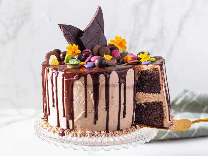 Drip cake er en enkel måte å pynte kaken på som virkelig imponerer