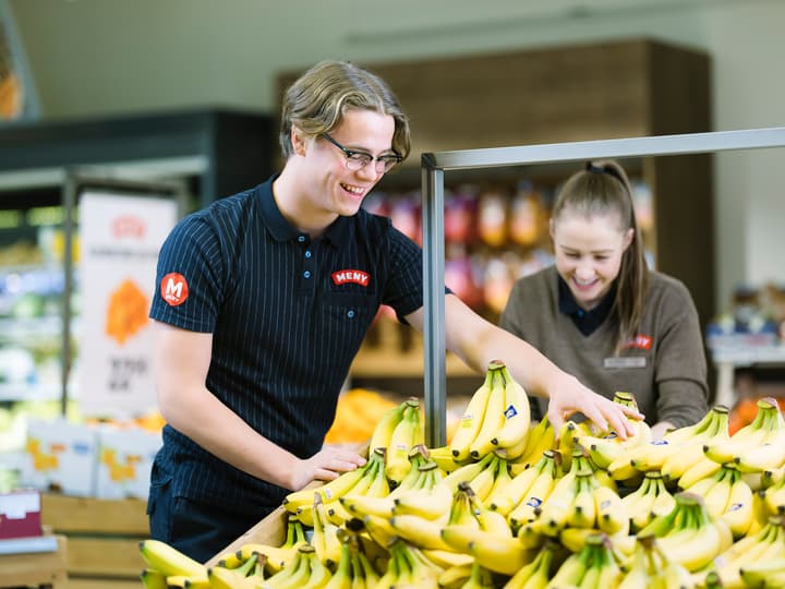 Det er ikke krav om merking med holdbarhetsdato på frukt og grønt. 