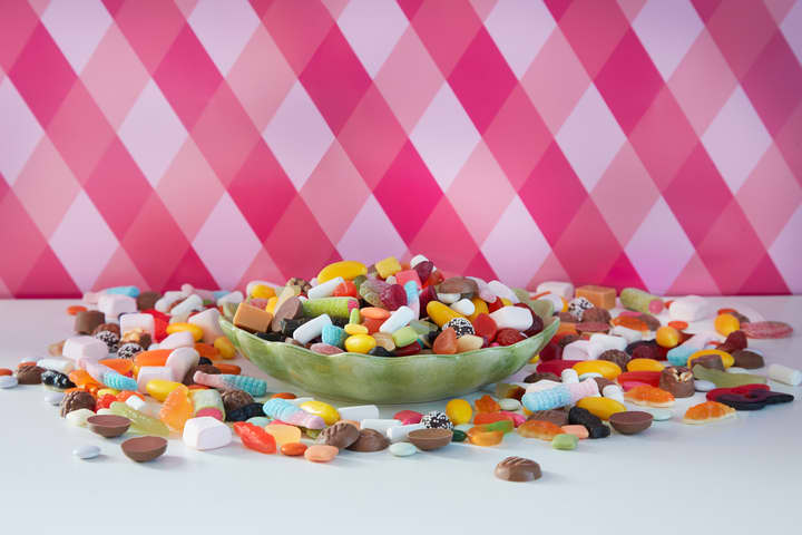 En godteskål med smågodt er for mange et must til helgen.