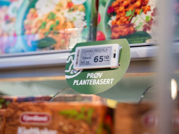 I butikken er det enkelt å se hvilke varer som er plantebasert.