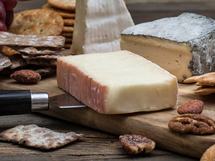 Lyst til å prøve noe nytt? Den italienske rødkittosten Taleggio er en god ost på pizza