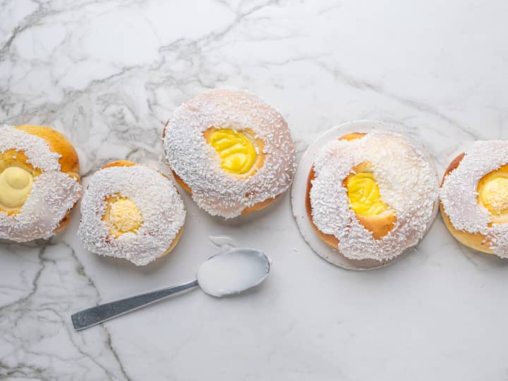 Kos deg med skoleboller på skolebollens dag