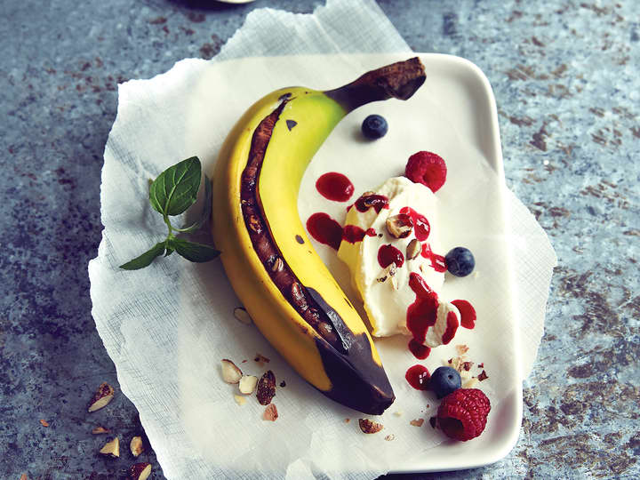 Banansplitt med iskrem er populært for både store og små.