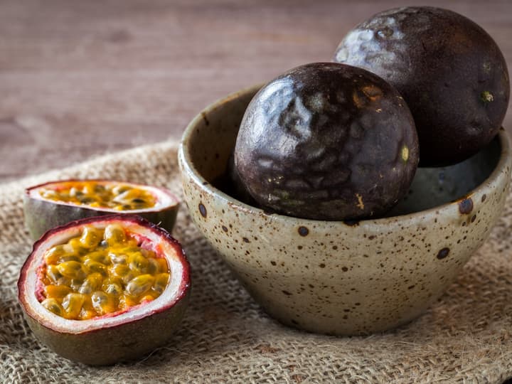 Et rynkete skall er en god indikasjon på at pasjonsfrukten er ekstra søt og god