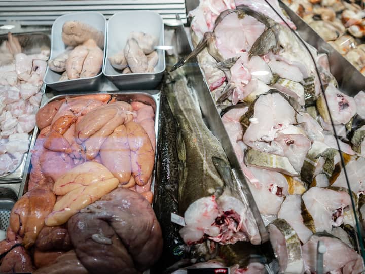 Med skreien kommer flere delikatesser, som rogn og skreitunger