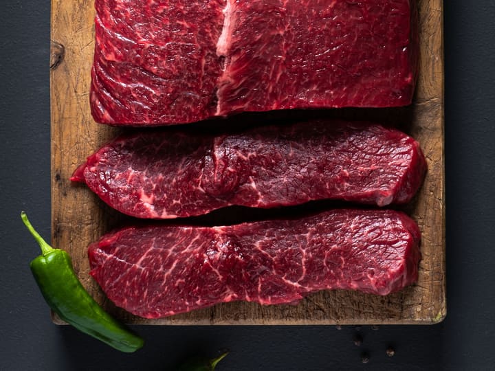 God marmorering er et kvalitetstegn. De hvite stripene i kjøttet er intramuskulært fett som smelter under tilbereding og gjør kjøttet saftig og smakfullt.