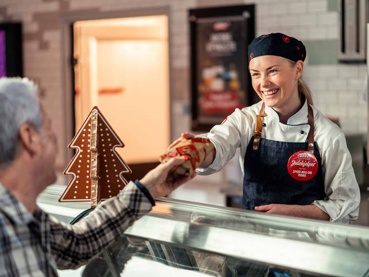 Nystekt ribbe får du i ferskvaredisken, men vi leverer også hjem