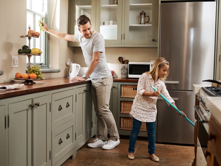 Sett av en dag med familien, så er julevasken unnagjort i en fei!