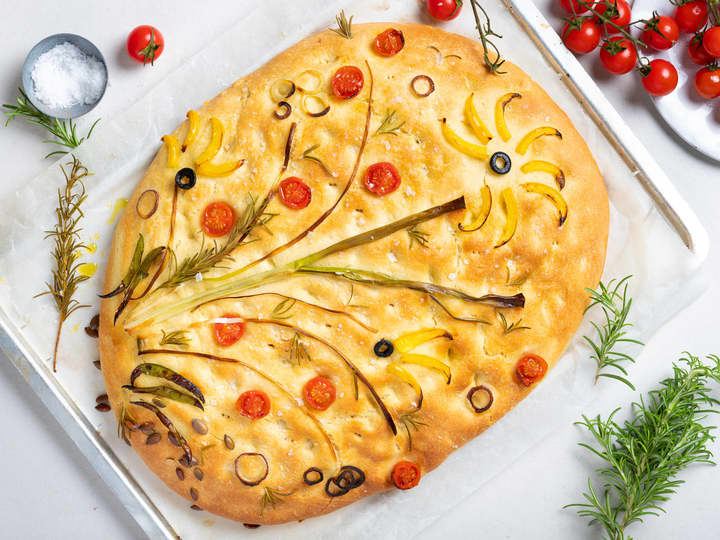 Slik kan en nystekt blomsterfocaccia se ut.