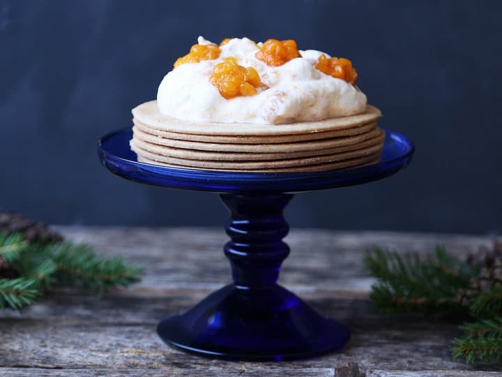 Rømmebrød med multekrem - en rask og lekker dessert