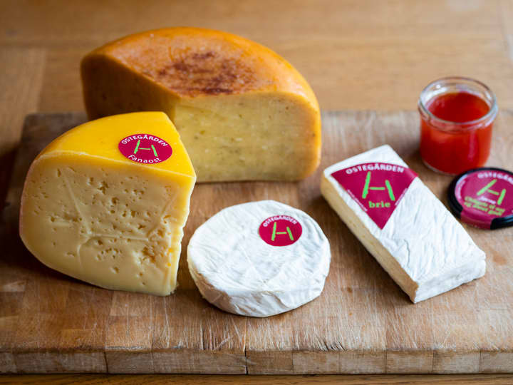 Fanaosten kommer som ung og vellagret og fra samme produsent får du også brie