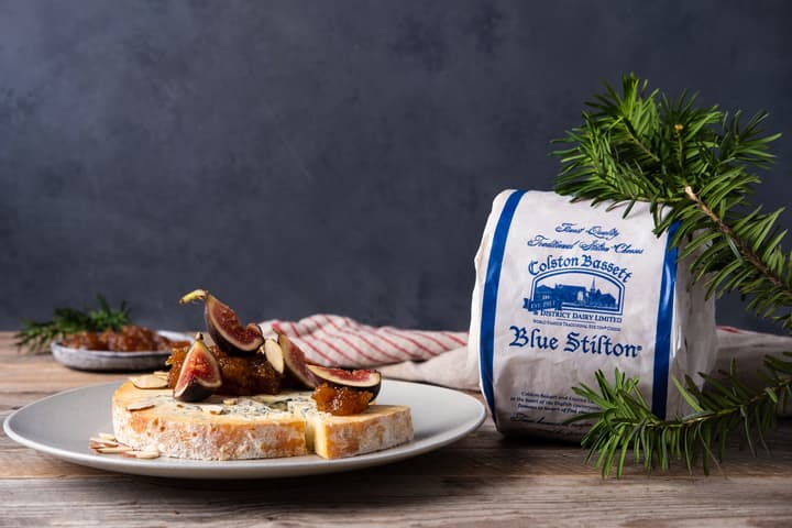 Colston Bassett Baby Blue Stilton er en fyldig og smaksrik blåmuggost