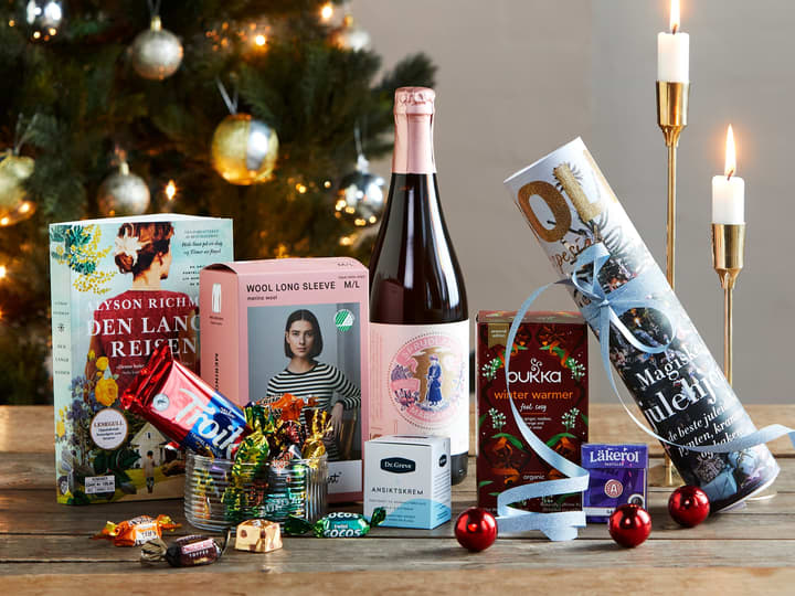 Kalendergaver til damene kan være te, undertøy, favorittbladet eller kanskje favorittsjokoladen? 